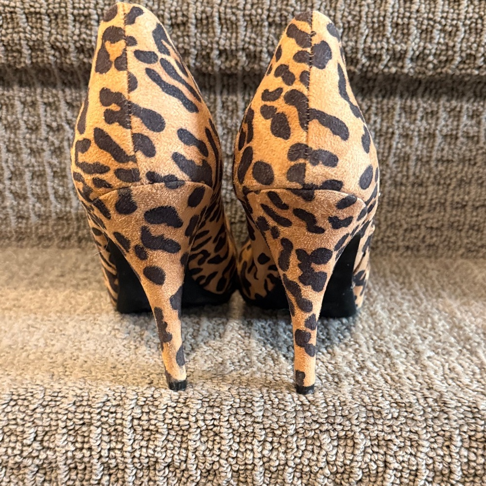 2 for 20$ ✌🏻 Christian Siriano Tan and Black Ankle Booties-size 9.5 - Picture 3 of 6